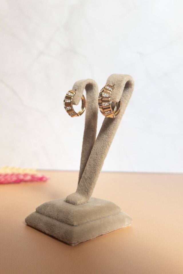 Zirkon Detaylı Form Küpe