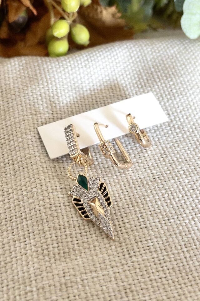 Zümrüt Yeşili Taş Detaylı Üçlü Küpe Seti