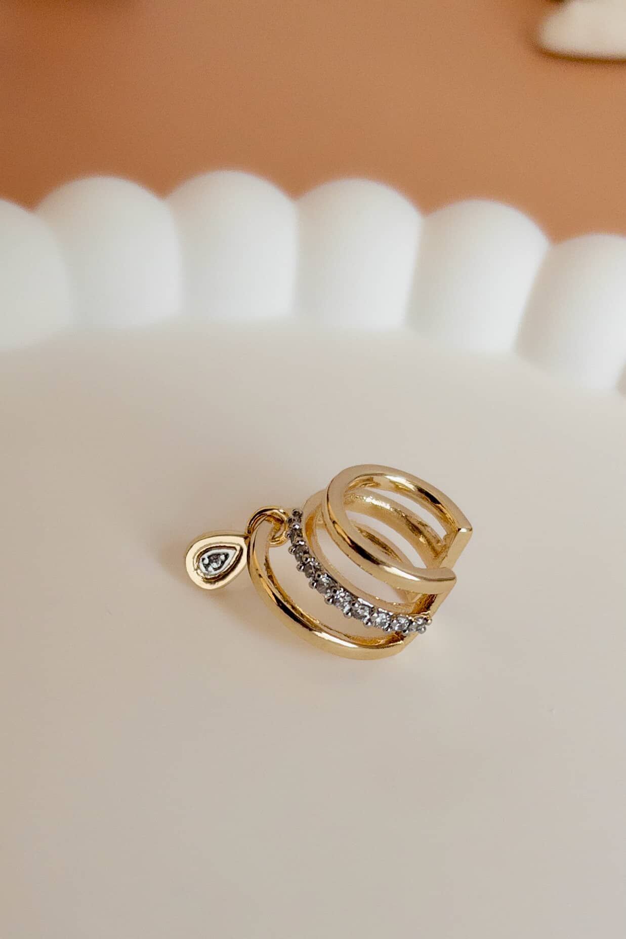 Damla Taş Detaylı Kıkırdak Küpe