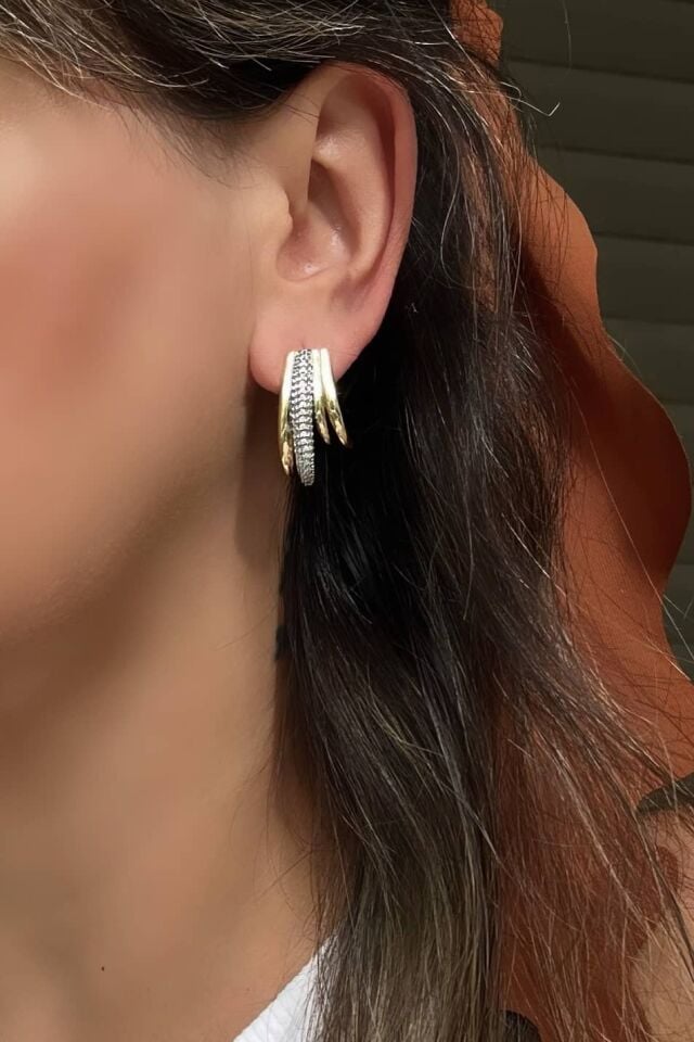 Kıvrımlı Taş Detaylı Küpe