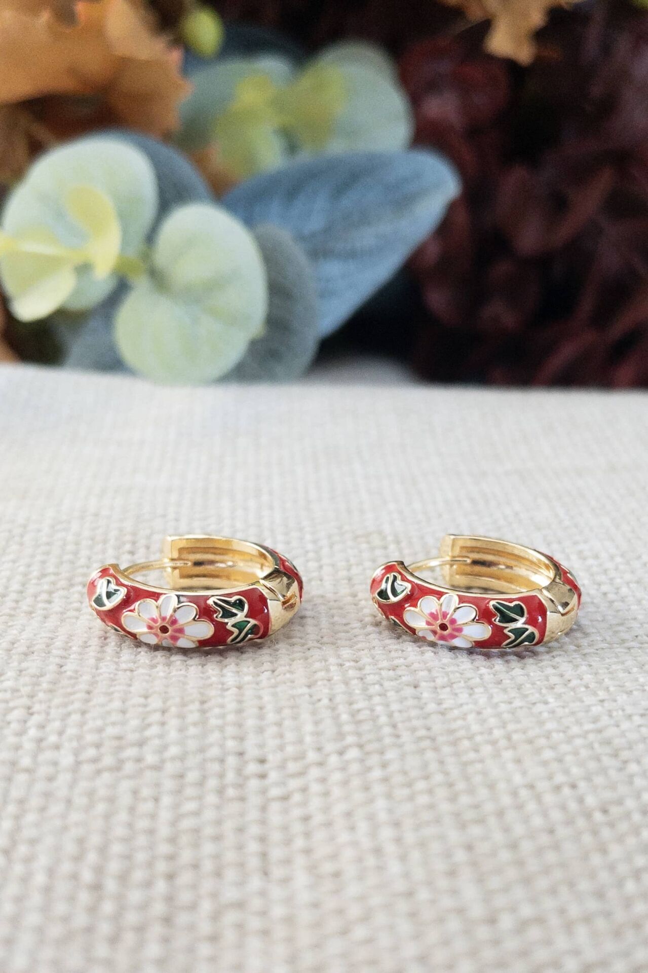 Çiçek Desenli Mineli Halka Küpe